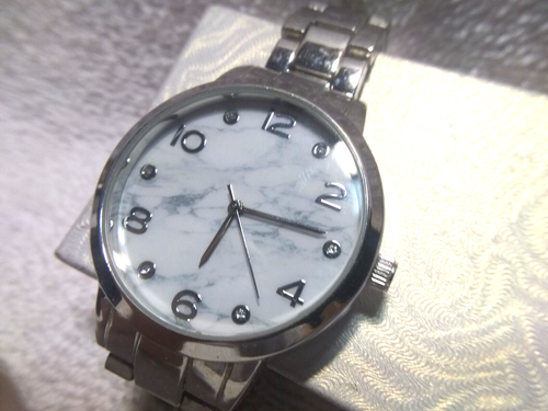 FMD Quartz Watch Pearl White Dial Silver Bracelet Band New Bat Works Great - Picture 2 of 11
