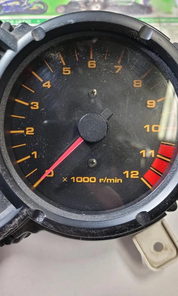 OEM SUZUKI 650 VSTROM GAUGE CLUSTER 2004-2006 34120-27G11 *UMA ABA QUEBRADA* - Imagem 4 de 4