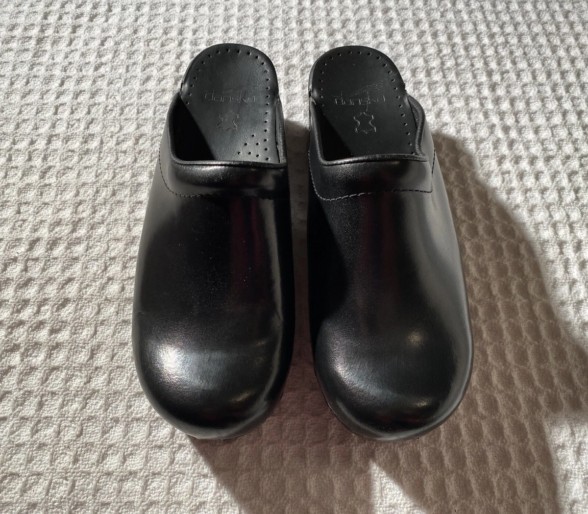 Black cabrio best sale dansko