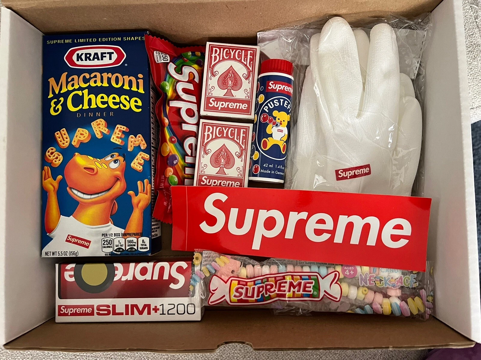 Lot de 9 coffres cadeaux Supreme Supreme