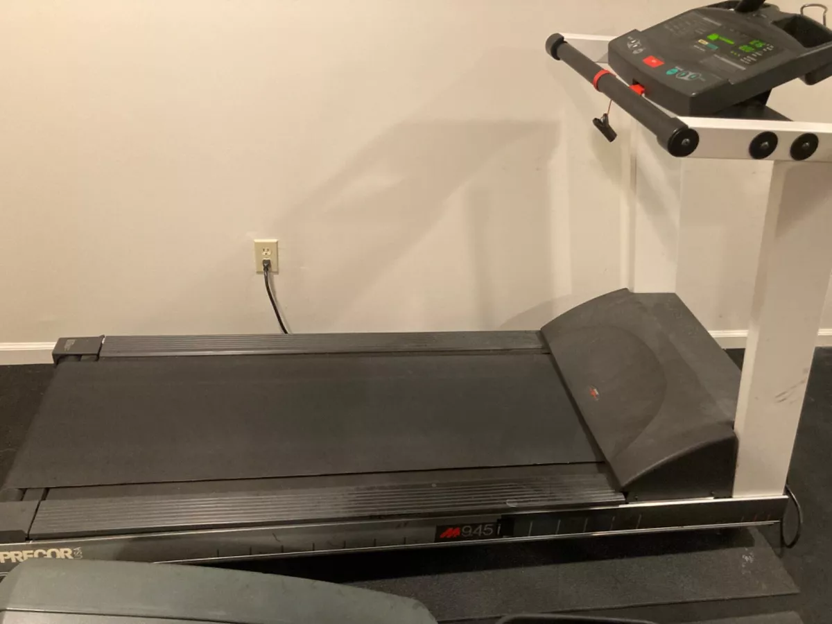 PreCor 9.45i Commerical grade low impact treadmill