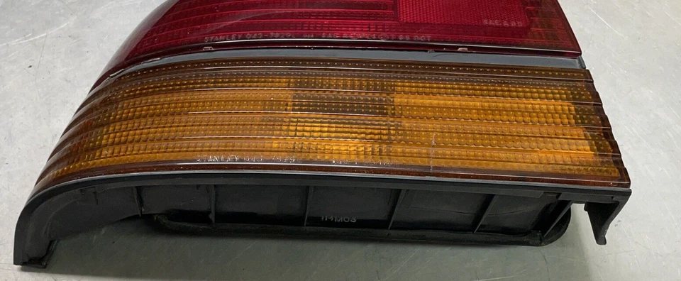 1988-1992 Mazda MX6 Driver LH Outer Tail Light Assembly OEM 043-7829 Foto 2 de 4