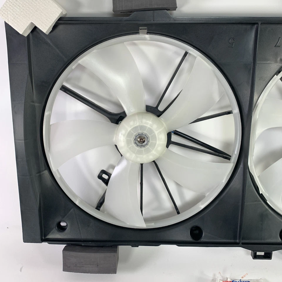 Conjunto de ventilador de refrigeración Four Seasons 76265 para Toyota Venza L4 10-14 Foto 3 de 4