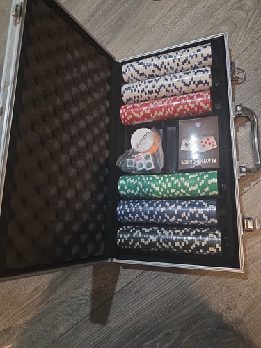 Rally and Roar Professional Poker Set w/ Hard Case, 300Chips
