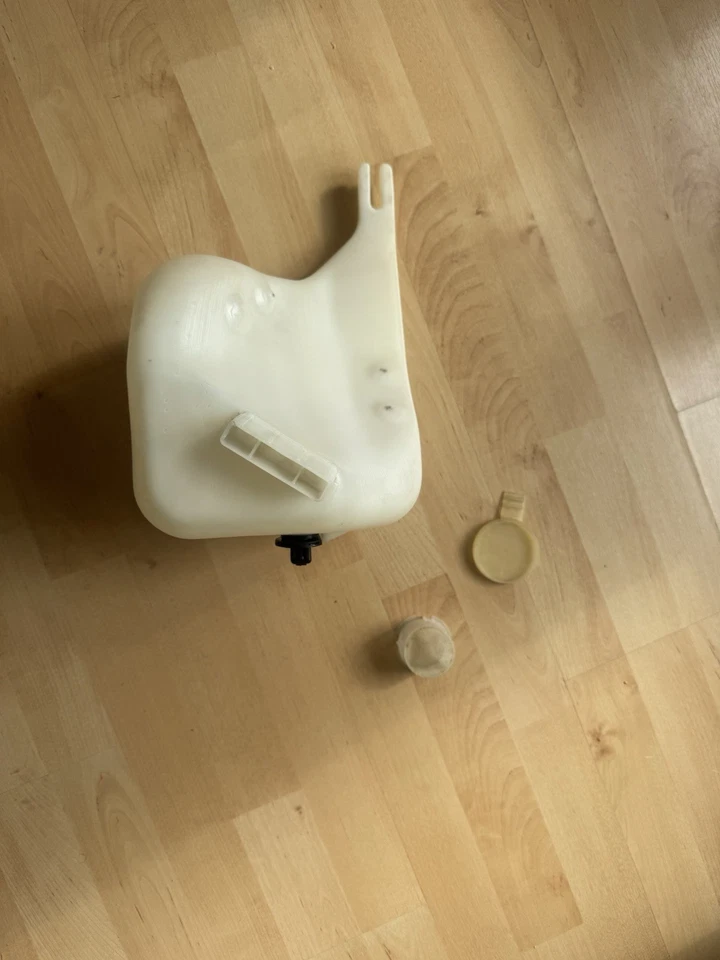 BMW E30 318i 320i 323i 325i Washer Water Reservoir 1370788 Windscreen Washer - Image 2 of 2