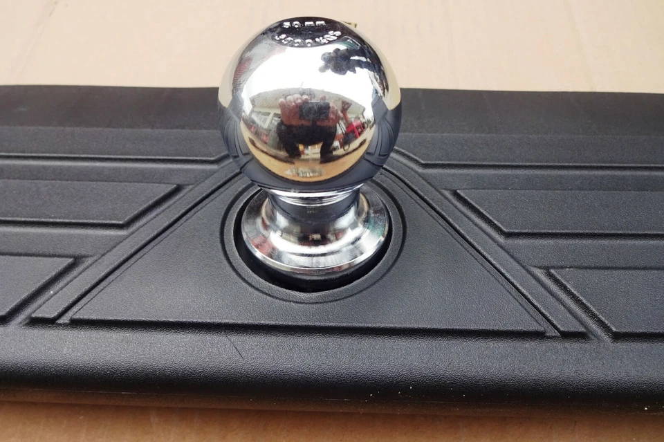 MITSUBISHI L200 P/U UTE MODEL 1993 96 REAR BUMPER INTERCHROME WITH TOW BARS NEW  - Image 2 of 4