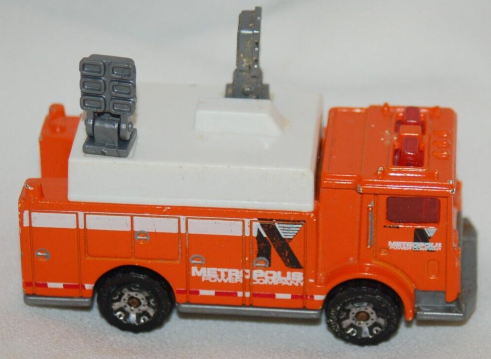 MATCHBOX 1991 MATTELL MACK AUXILLARY POWER TRUCK METROPOLIS POWER COMPANY ORANGE