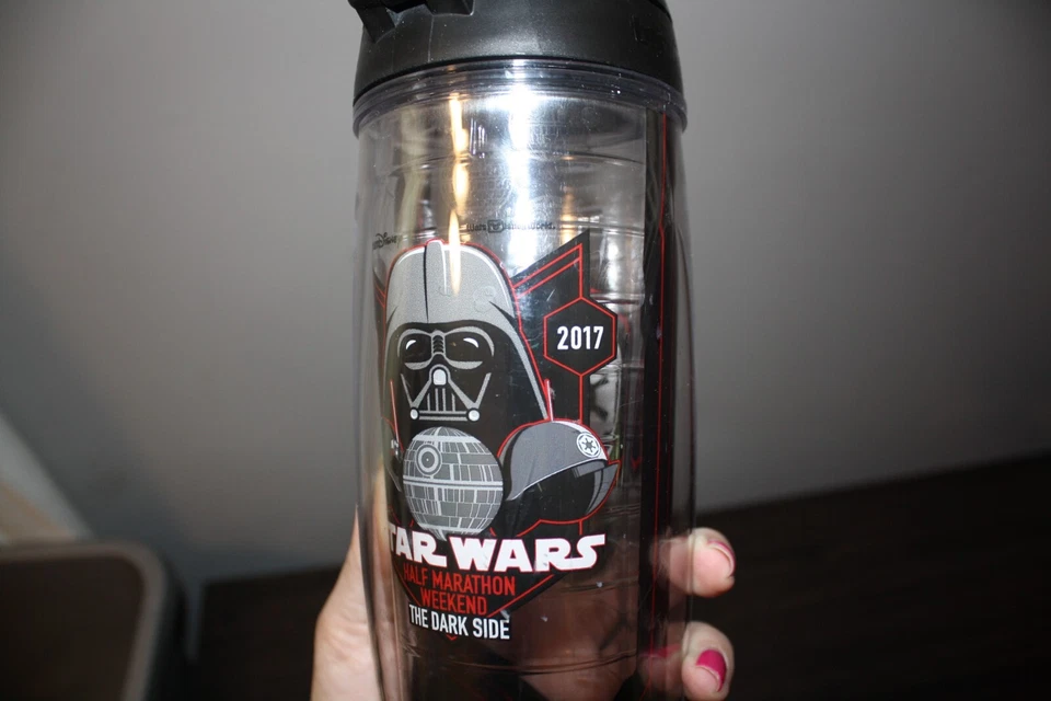 Бутылка для воды Run Disney 2017 Star Wars Dark Side 1/2 Marathon Weekend Tervis чашка - Изображение 2 из 4