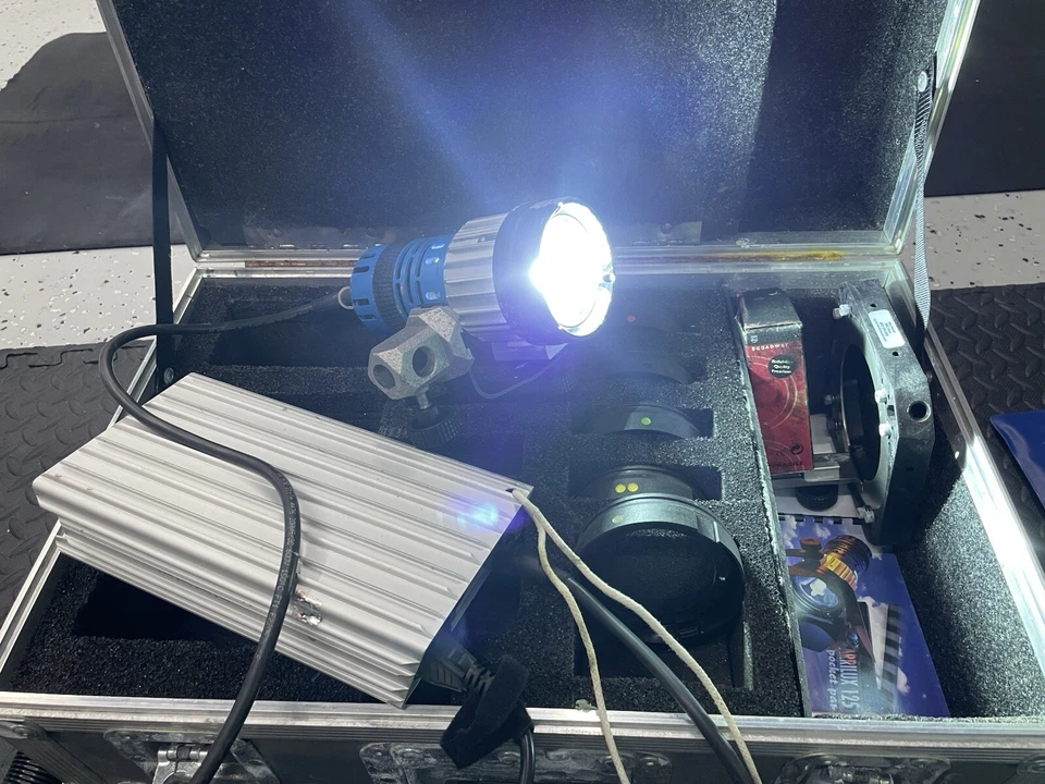 ARRI Arrilux 125 Pocket Par HMI Light Kit - Image 2 of 4