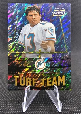 1996 Pinnacle Summit Turf Team Premium Stock #204/500 Dan Marino #PSTT7 HOF 