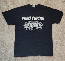 Camiseta San Antonio Spurs - Puro Pinche Spurs - Talla Mediana - Marca Jerzees