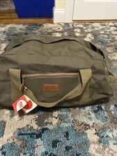 canvas travel bag, leather grips and solid bag feet.