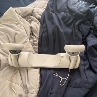 Meta White Charging Dock with Charging Pins for Oculus Quest 2 Controllers