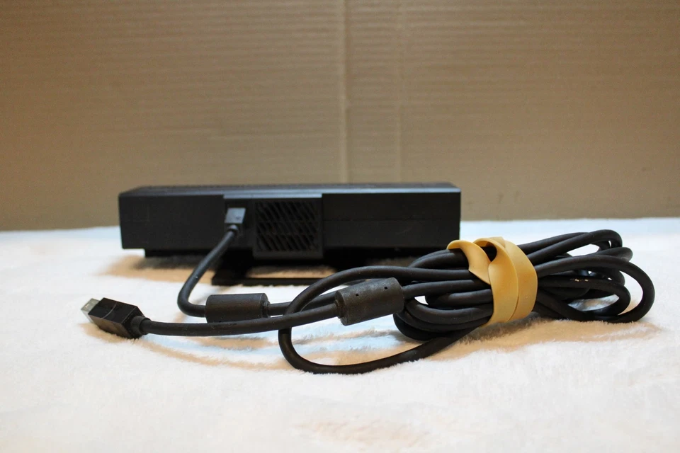 Microsoft Xbox One Kinect Sensor with Windows Hub +  Power & USB Adapter - Image 2 of 4