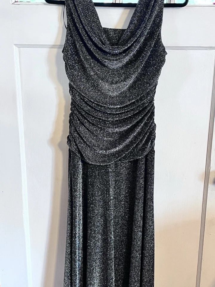 Vestido de noche NIGHTWAY talla 8T. Vestido formal. Corpiño fruncido/recogido. Brillante. Foto 3 de 4