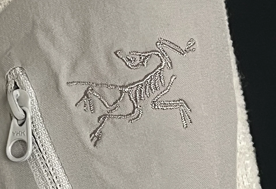 Chaqueta polar Arc'teryx CUBIERTA cremallera completa Polartec crema con ribete gris para mujer GRANDE Foto 2 de 4