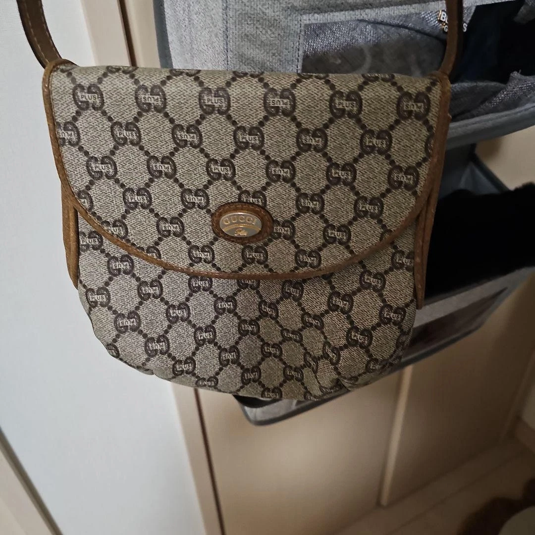 GUCCI élégant, rare, ancien sac à bandoulière motif Gg plus