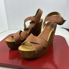 Charles by Charles David Shoes 9/41 Platform Wedge Leather Strap Italy