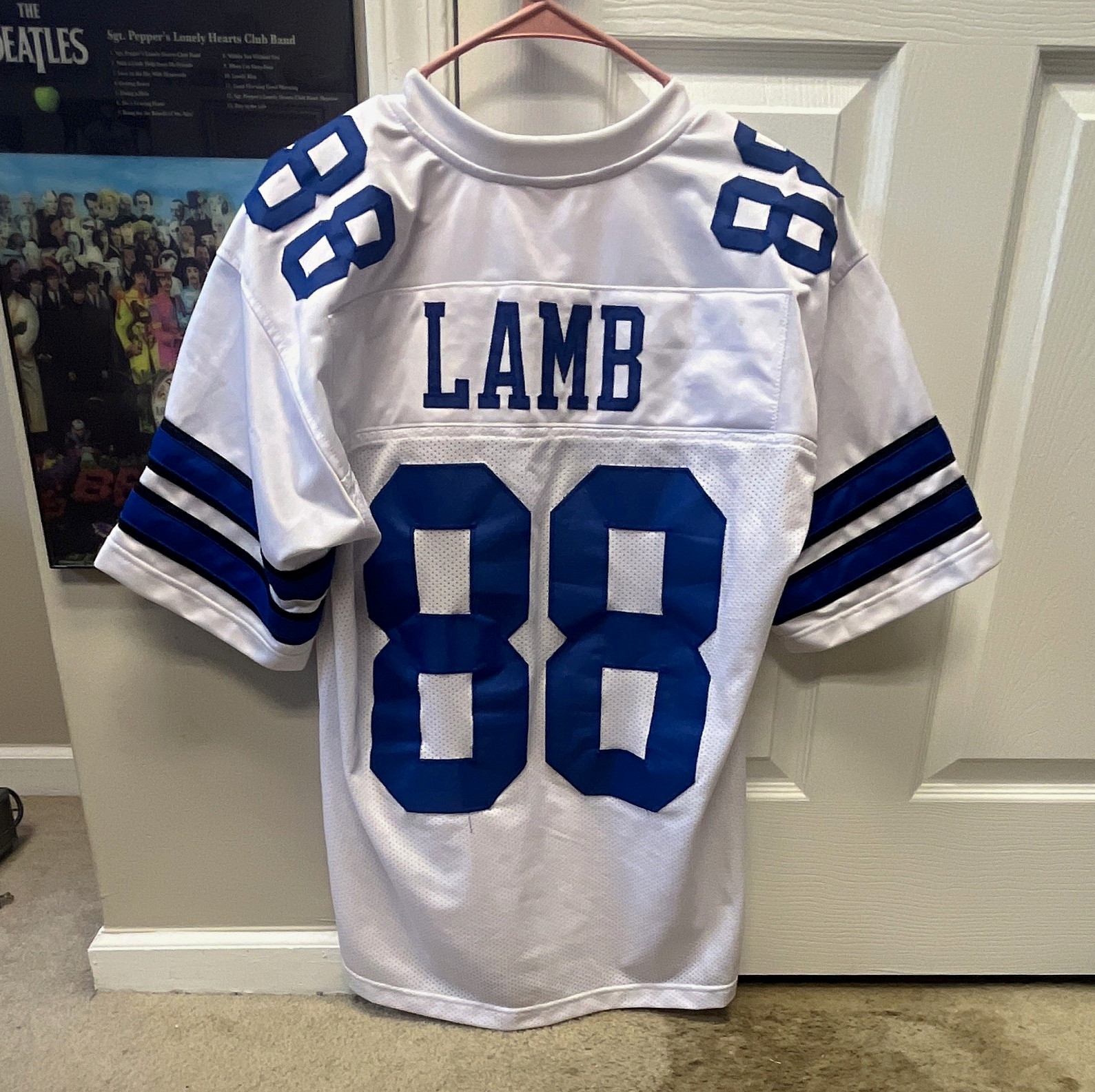 Dallas Cowboys CeeDee Lamb #88 Football Jersey White Blue NFL Mens size Medium.
