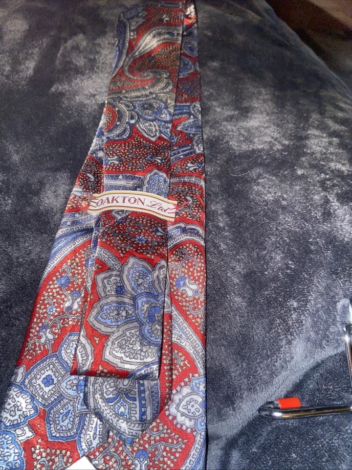 Oakton Ltd. Vintage Men’s Necktie Red & Blue Paisley Print - Image 2 of 3