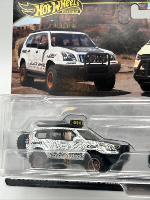 Hot Wheels Premium 2-Pack Toyota Land Cruiser Prado, Mercedes-Benz