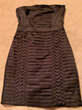 Nuovissimo abito H&M nero plissettato senza spalline e zip posteriore UK14