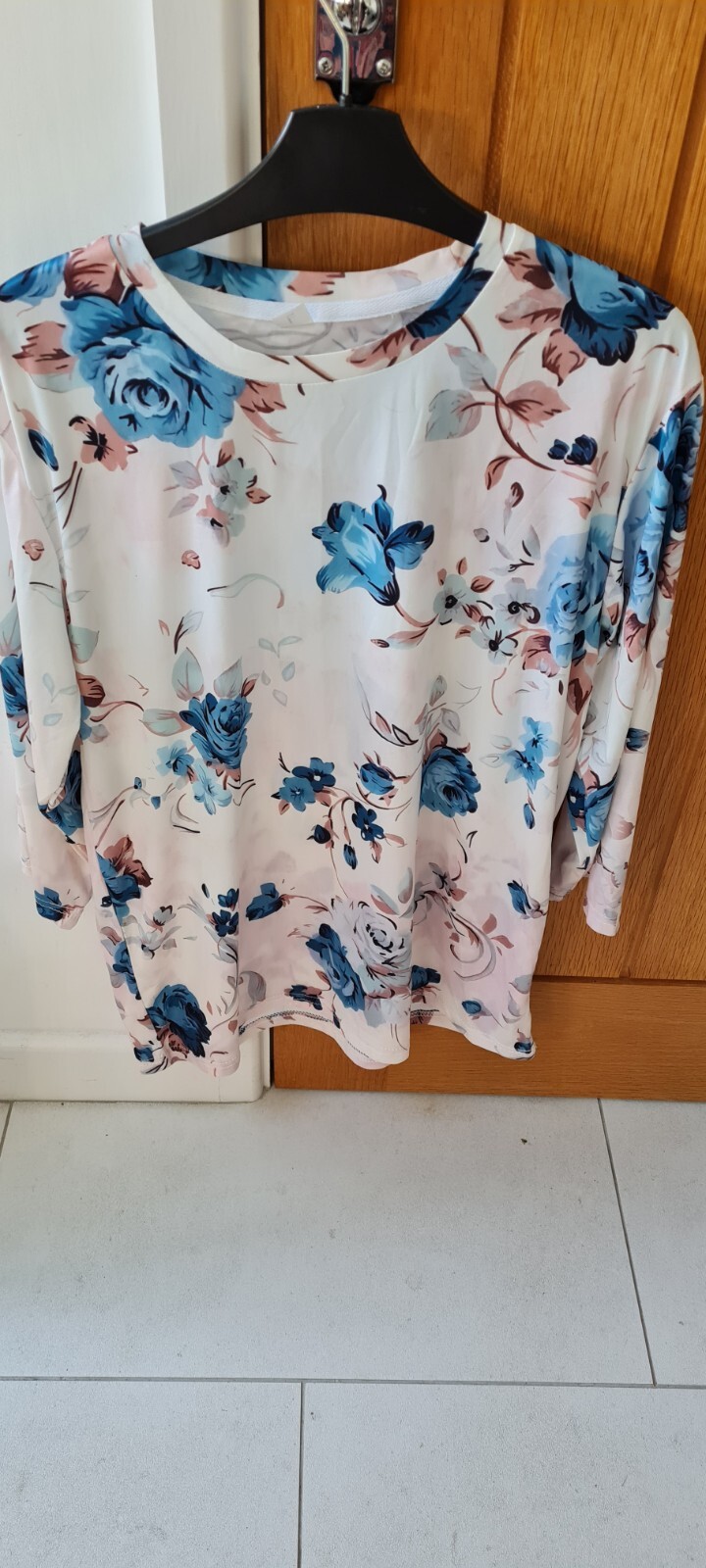 womens top. new . 12/14. white /blue