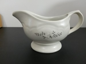 Pfaltzgraff Heirloom Stoneware Gravy Boat Server Retired Pattern ~ FREE SHIPPING
