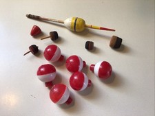 Vintage 6 plastikowych okrągłych bobberów wędkarskich i 6 pływaków korkowych / drewnianych - ok. 1940.