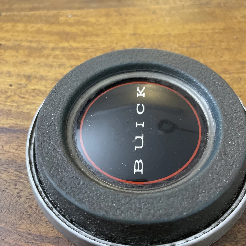 1969 - 77 别克 Skylark GS 350 455 运动方向盘中心盖。 通用原装 — 第 3/4 张图片