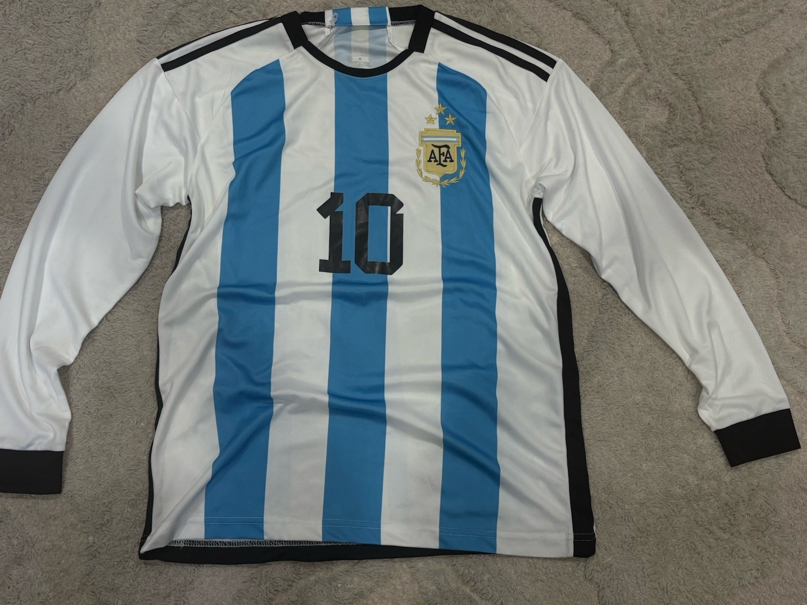 Leonel Messi #10 Argentina Long Sleeve Jersey Men's Size M Gently Used with Tags