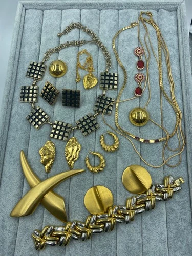 Lot Of Vintage Gold Tone Jewelry Necklace Bracelet Brooches Estate Lot