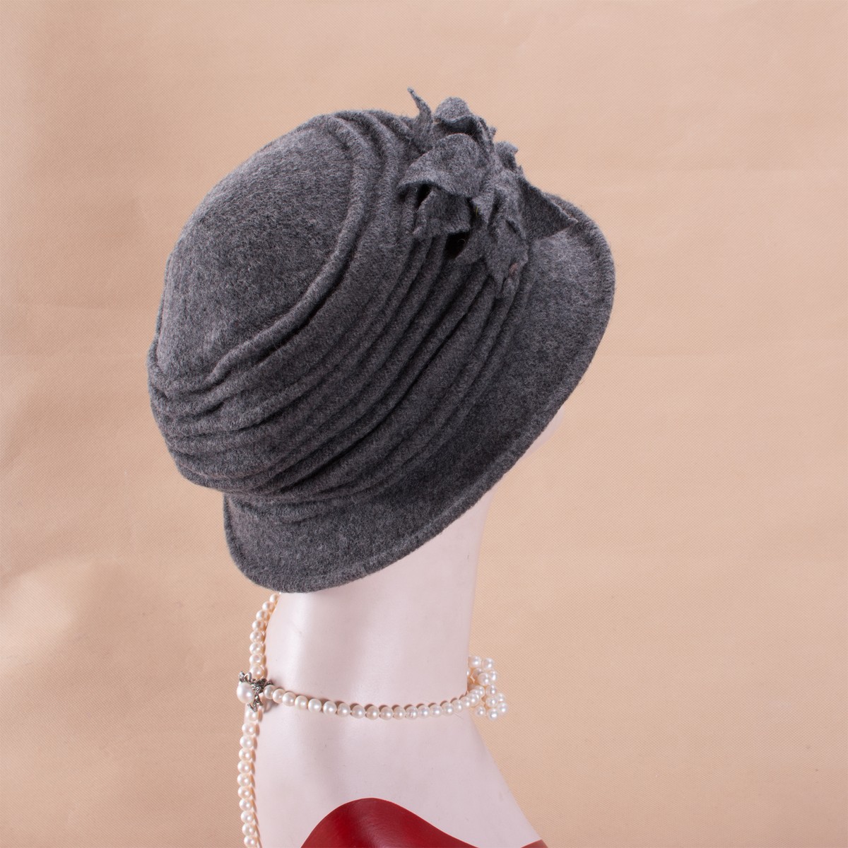 Womens 1920s Retro Look 100% Wool Beret Beanie Cloche Bucket  display picture 2