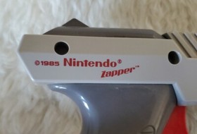 Original 1985 Nintendo NES Zapper Duck Hunt Gun NES-005 Gray TESTED WORKS