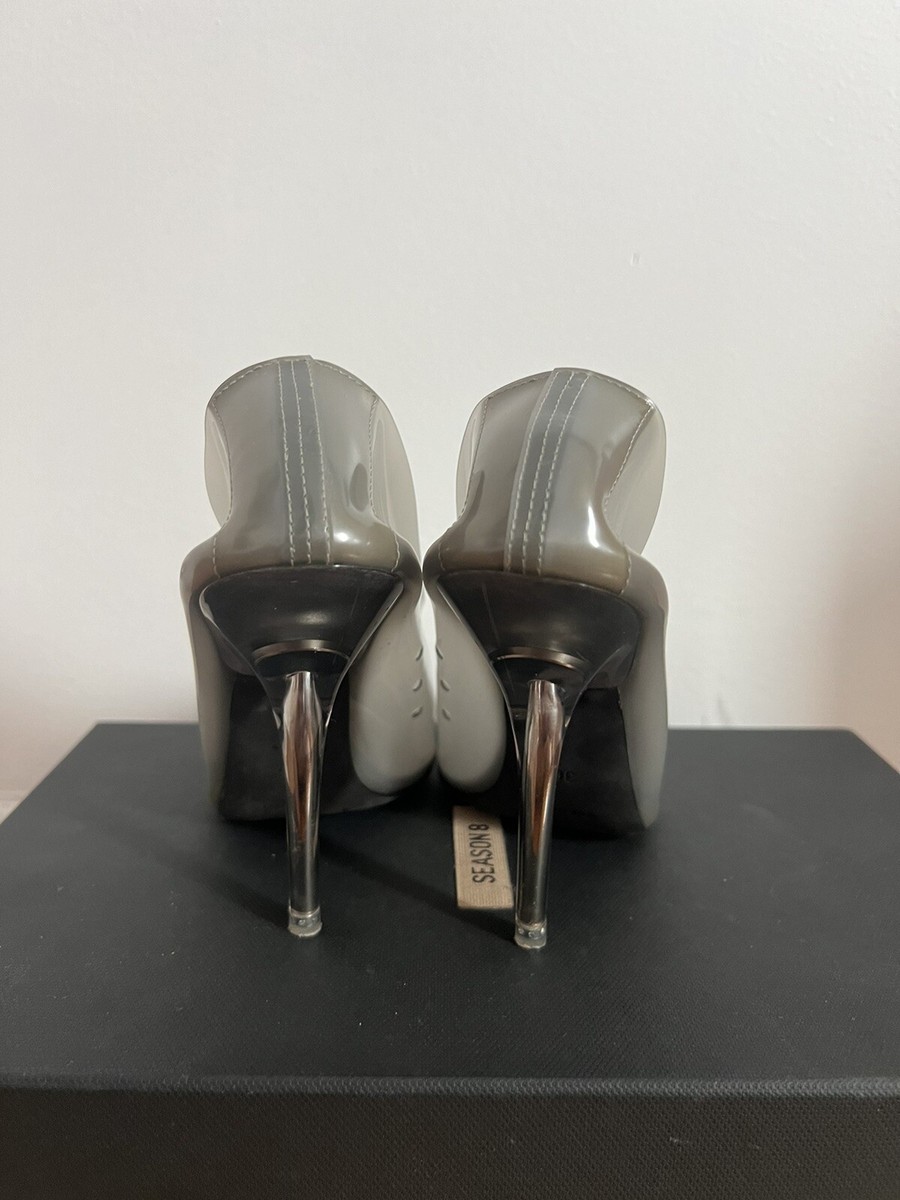 yeezy pointed toe pumps