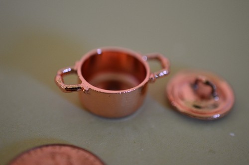 Miniature Casserole pot, Copper in 1:12 doll scale - Picture 4 of 12