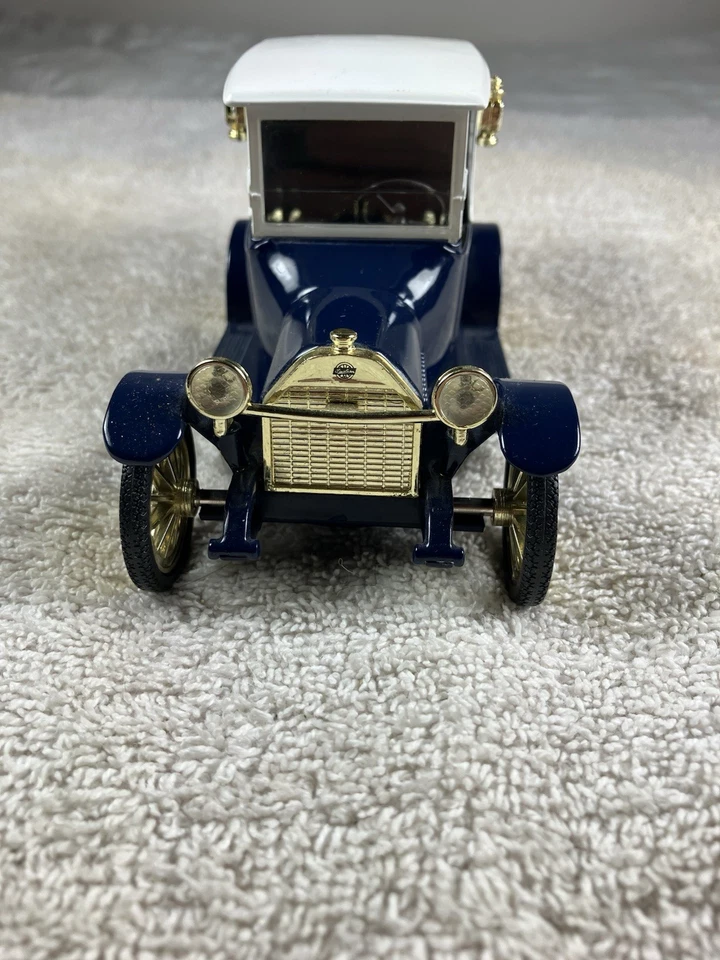 Banco fundido a presión Fairway Fine Foods 1916 Studebaker Panel Entrega escala 1/25 Foto 2 de 4