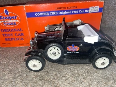 Cooper Pneus FORD MODEL A CONVERTIBLE ROADSTER Test Car Liberty Classics Diecast - Photo 1/4