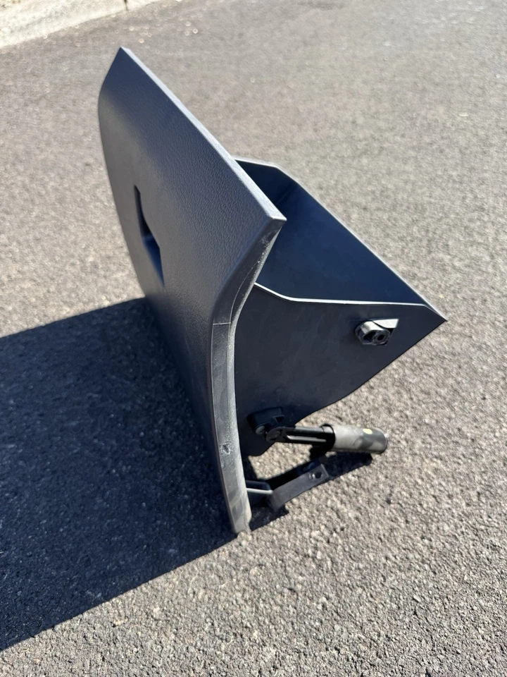 Отсек для хранения перчаточного ящика 2006 Suzuki Aerio от оригинального производителя серый - Изображение 3 из 4