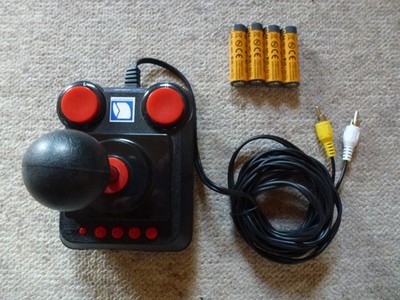Retro Home Computer Commodore C64 CBM64 Mammoth Toys Joystick 30 Spiele