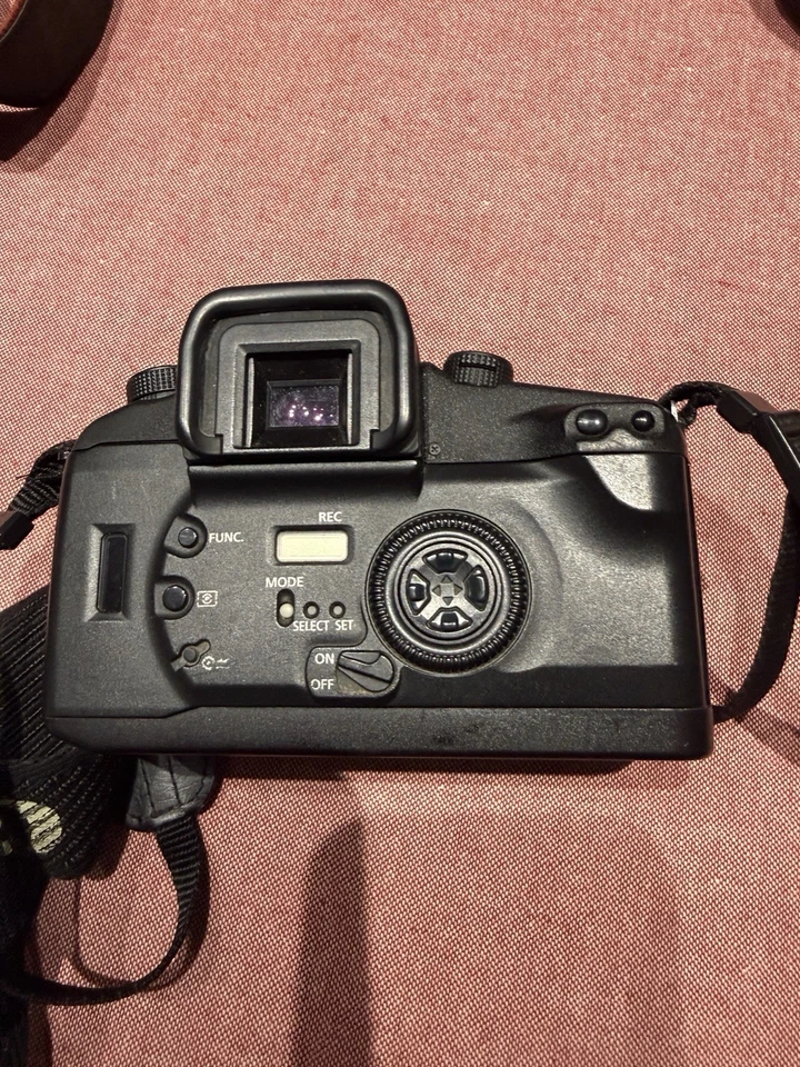 Canon EOS 30V Date 35mm SLR Film Camera Body with Eye Control - Image 4 of 4