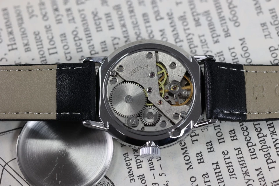 Relógio de pulso RAKETA 24 HORAS pólo norte ártico URSS SOVIET 2623H / estojo 34mm - Imagem 2 de 4