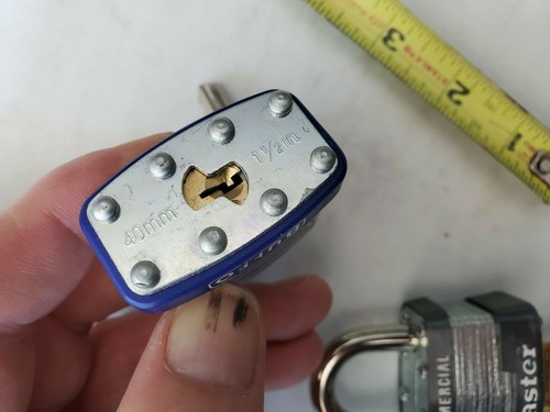 3 locks c/w 2 keys each MASTER BUFFO NMC 1/4" hardened shank 40mm 1 1/2" body - Picture 7 of 7