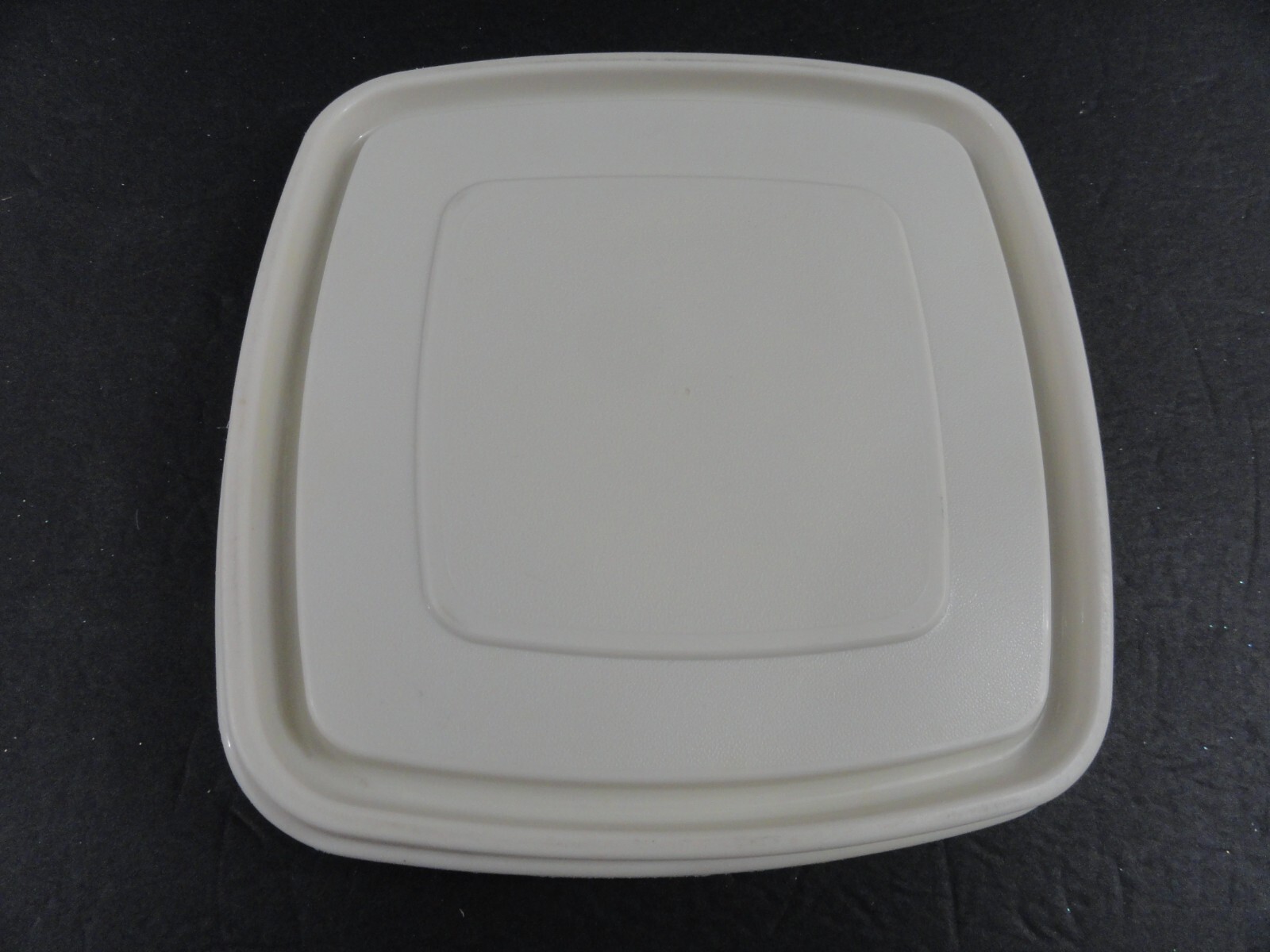 Rubbermaid Servin Saver 0011 2 Replacement Lid ONLY Seal Beige Square