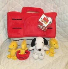 Lambs & Ivy Classic Snoopy Doghouse & Mini Plush Set NWT New Woodstock