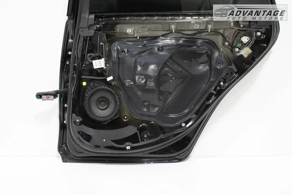 Chevrolet Malibu 2016-2024 puerta trasera derecha carcasa negra meet hervidor metálico OEM Foto 3 de 4