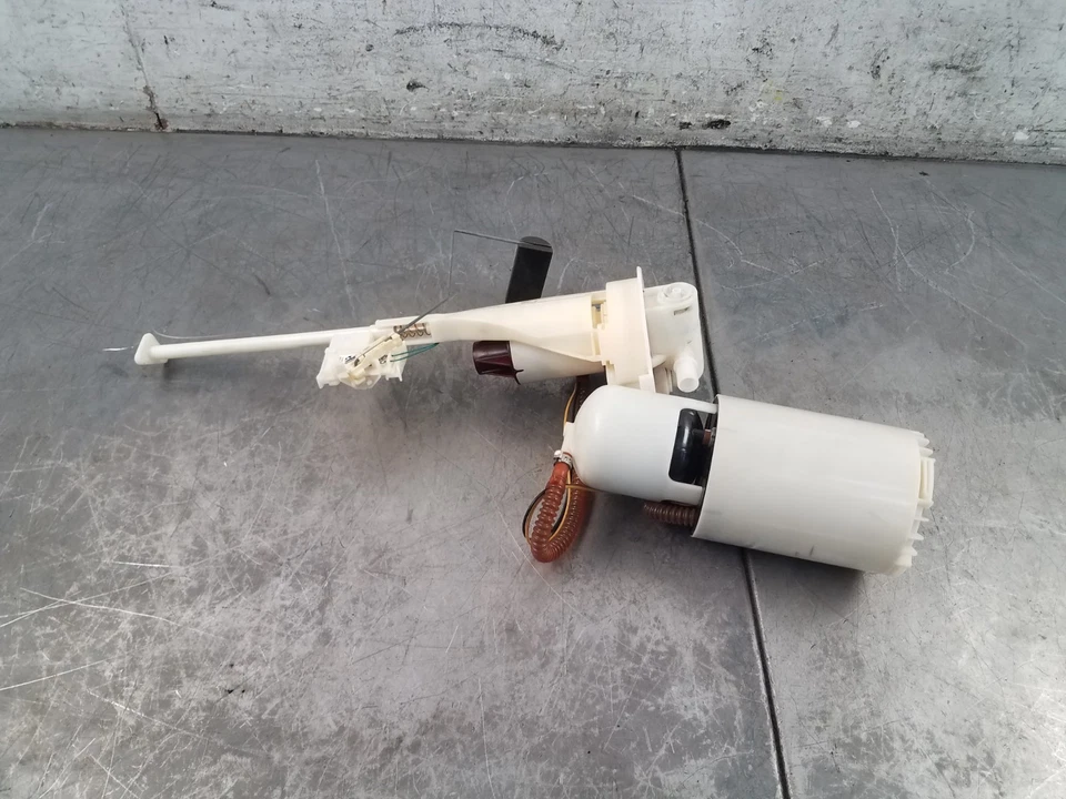 2007 Porsche Cayman S 987 Fuel Pump / Sending Unit #3075 G2 - Image 3 of 4