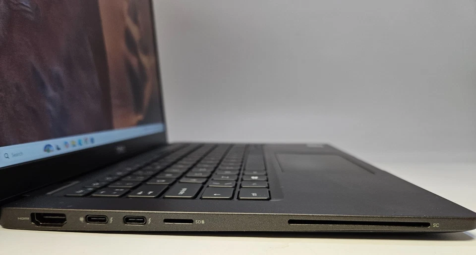 Dell Latitude 7310 FHD 13,3" Intel i5-10210U @ 1,60 GHz 8 GB 256 GB NVMe Win 11 Pro - Immagine 4 di 4