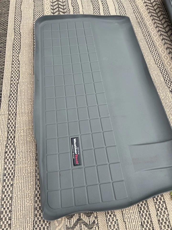 WeatherTech FloorLiners 2019 Dodge Caravan juego completo (464211-461414), gris Foto 4 de 4