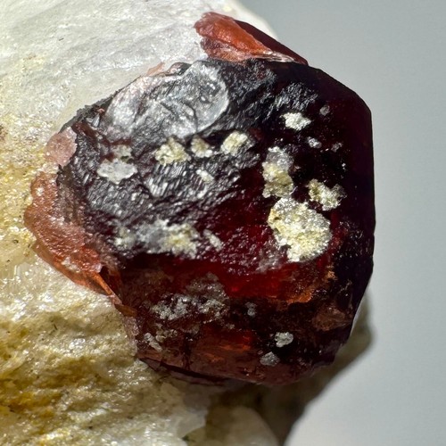 Cristales grabados en albita granate espesartina roja superior bien terminados de 21 quilates - Imagen 9 de 12